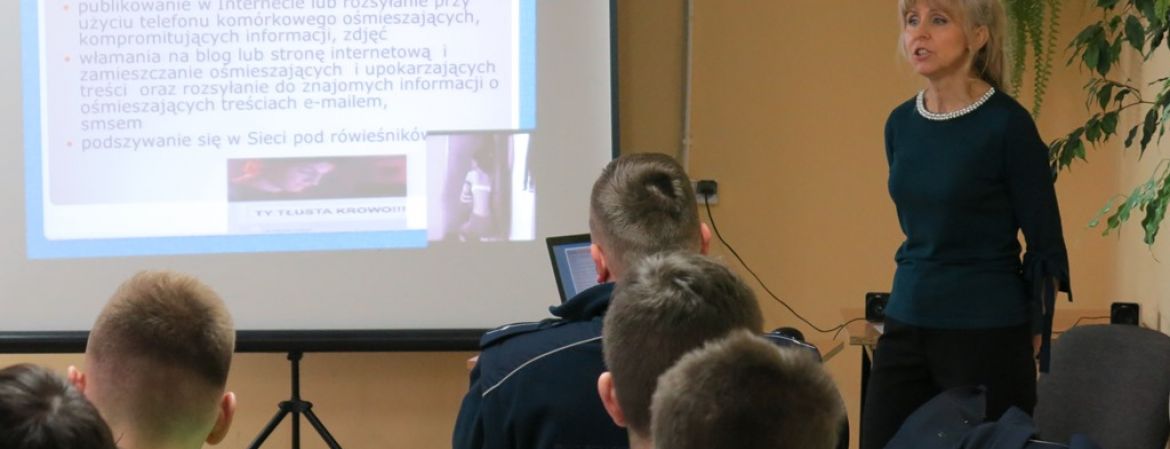 Technikum w ZSCKR w Sejnach - spotkania z Policją DBI