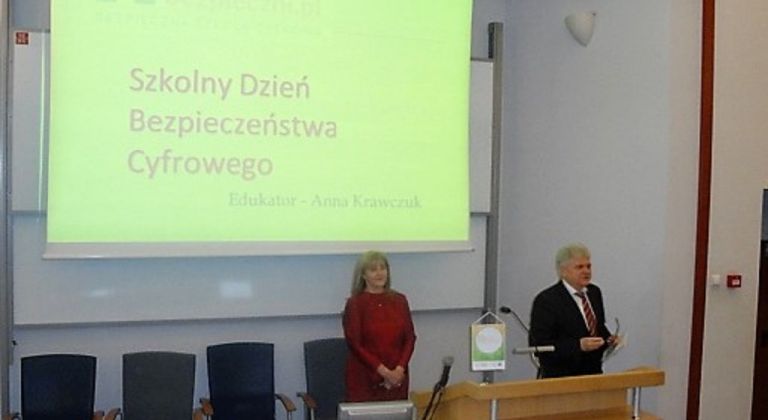 Szkolny Dzień Bezpieczeństwa Cyfrowego w LO Służb Mundurowych WSAP w Białymstoku