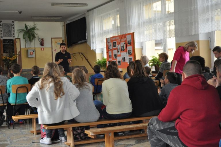 Zespół Szkół im. Ignacego Łukasiewicza w Cieszacinie Wielkim