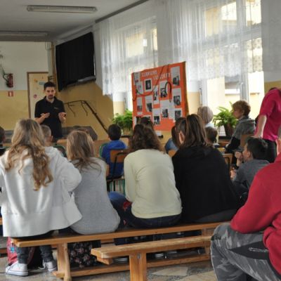 Zespół Szkół im. Ignacego Łukasiewicza w Cieszacinie Wielkim