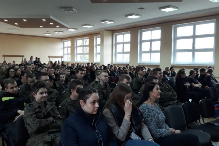 Szkolny Dzień Bezpieczeństwa Cyfrowego w Liceum w Zespole Szkół Ponadgimnazjalnych im. Jana Kasprowicza w Nietążkowie