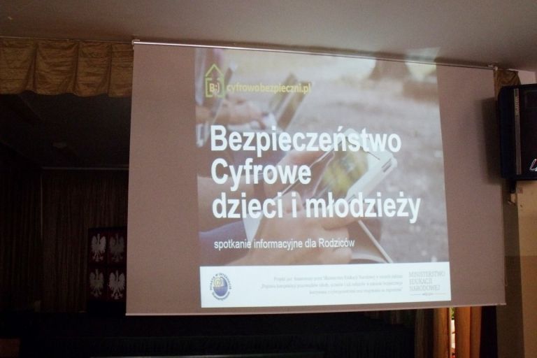 Spotkania informacyjne z rodzicami w ramach Projektu „Cyfrowobezpieczni.Pl” w ZSOnr 4 w Tarnowie