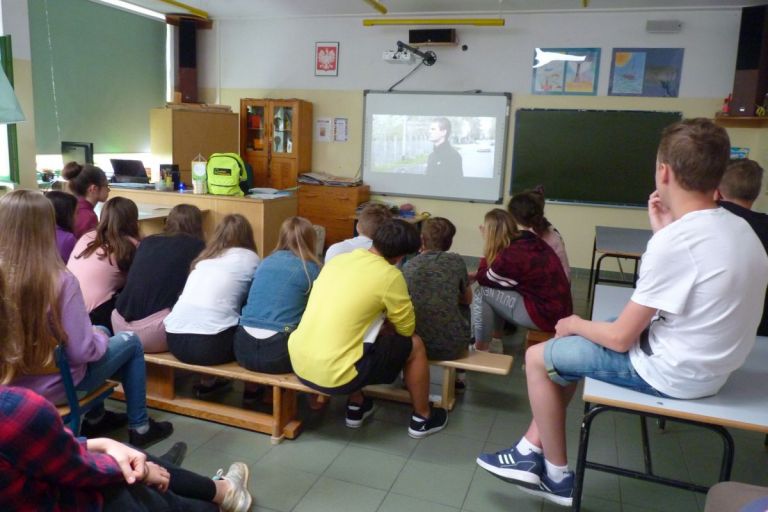 Szkolny Dzień Bezpieczeństwa Cyfrowego w Szkole Podstawowej nr 48 w Gdyni (kl. VII)