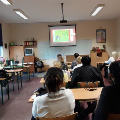 Szkolny Dzień Bezpieczeństwa Cyfrowego w klasach gimnazjalnych SP w Sierakowie Rawiczu