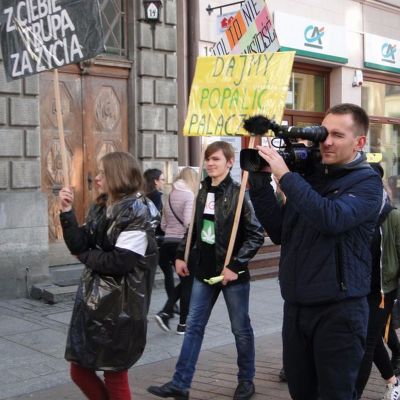 udział w happeningu promującym życie bez uzależnień skierowanym do społeczności miasta Torunia.