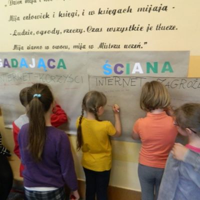 Gadająca ściana